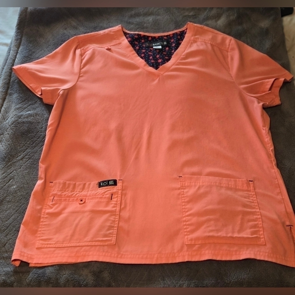 NWOT | Koi Basics | Women's Becca 4-Pocket STRETCH V-Neck Scrub Top | Large - Picture 4 of 12